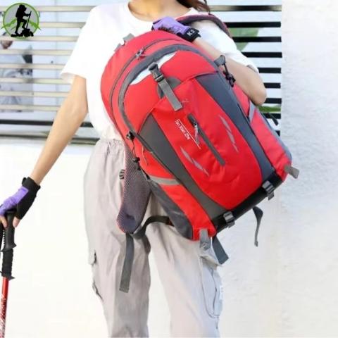 Sac_a_dos-MountaXplore-Rouge-Courroies_ajustable_pour_le_confor
