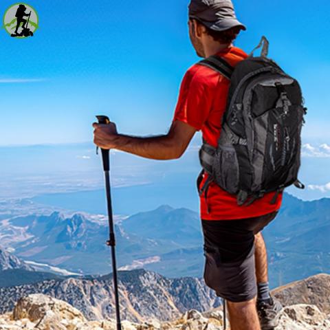 Sac_a_dos-MountaXplore_-Noir-pour_randonneurs