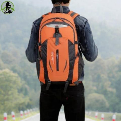 Sac_a_dos_MountaXplore-Orange-randonneur